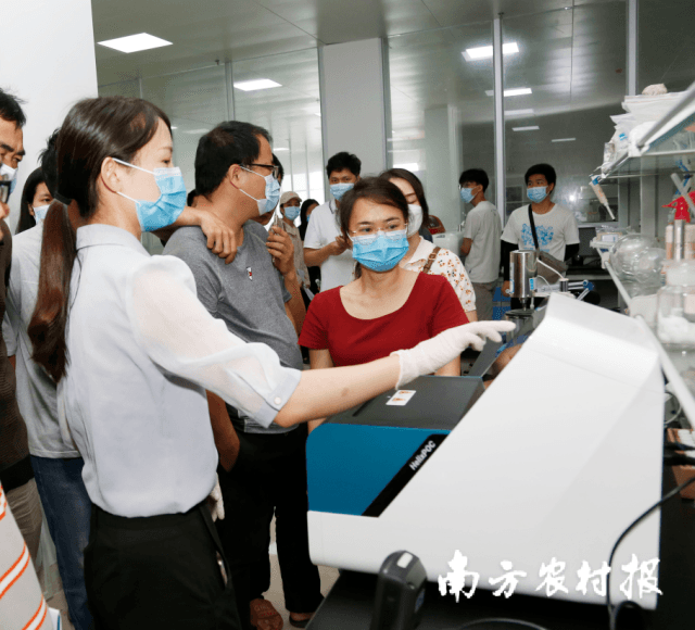 電白區(qū)水產(chǎn)病害核酸快速檢測新設(shè)備操作技術(shù)培訓活動現(xiàn)場